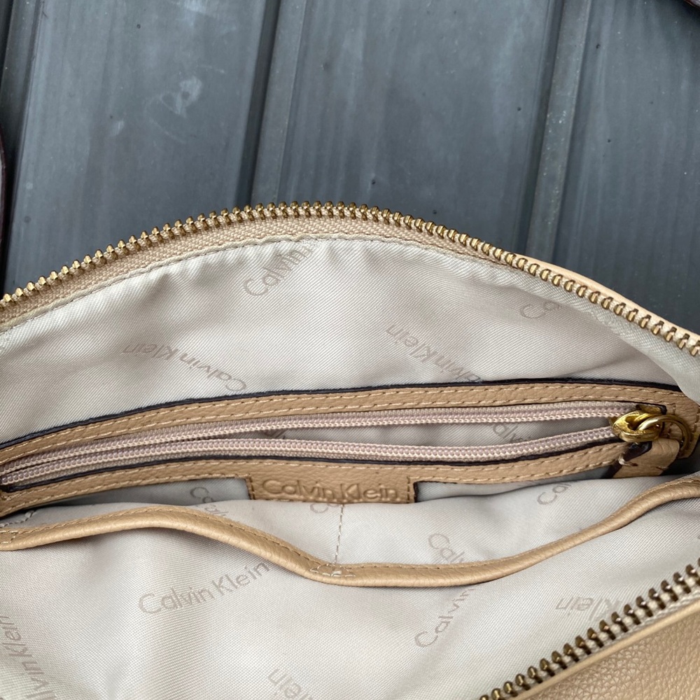 Calvin Klein Crossbody - Picture 4 of 4